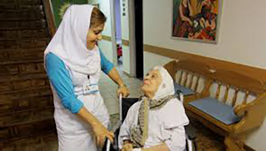 مراقبت و پرستاری از سالمند خانم ( 10 ساعت کار در روز )